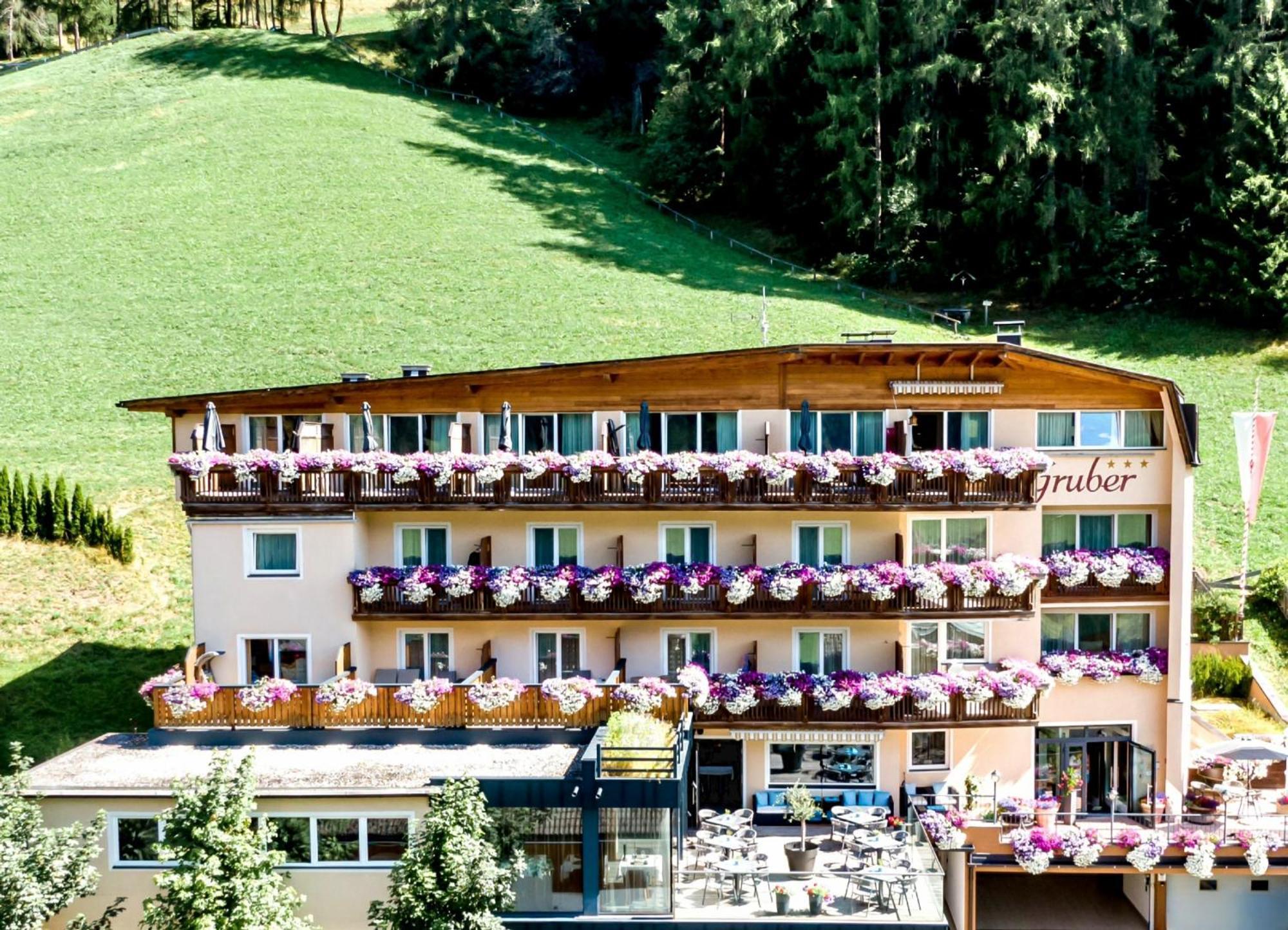 Hotel Gruber Sexten Exteriör bild